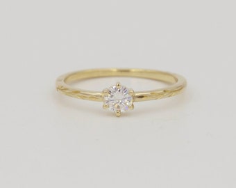 Circe Ring with Moissanite