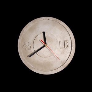 Concrete Bumper Plate Clock – Industrial Gym Wall Decor, CrossFit Fitness Art