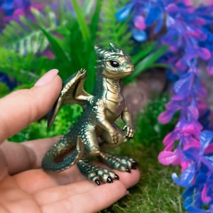 Dragon figurine, Dragon statue. Little tamed gold and green dragon! With wet eyes *-*