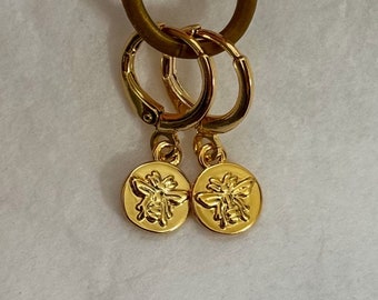 Bee coin huggies, 18K gold plating earrings, Coin huggie hoops, Minimalist earrings, Bee earrings, Coin earrings, Boho gold earrings