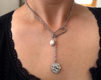Retro coin lariat necklace with safety pin and pearl, safety pin necklace, Coin necklace, Pearl necklace, chunky necklace