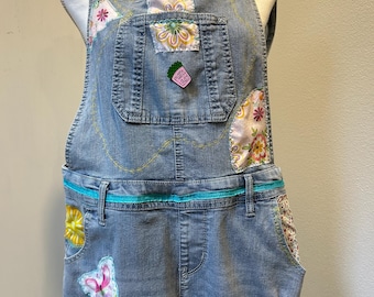 Peto vaquero con flores de Plant Lady - Bordado de aplique personalizado hecho a mano, único en su clase, talla S