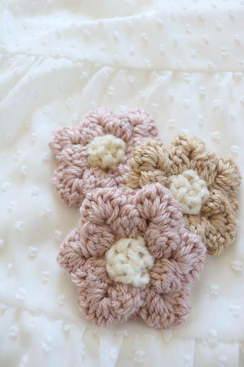 Crochet Flower Pattern, Crochet Flower Applique Pattern, Mini Flower Crochet Pattern, Crochet Flower Garland, Crochet Flower Patch image 6