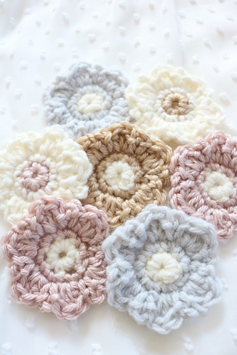 Crochet Flower Pattern, Crochet Flower Applique Pattern, Mini Flower Crochet Pattern, Crochet Flower Garland, Crochet Flower Patch image 4