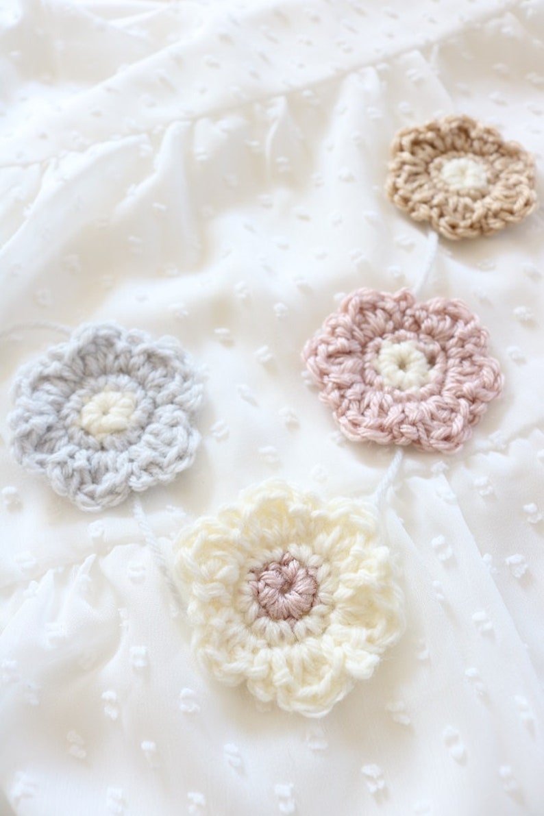 Crochet Flower Pattern, Crochet Flower Applique Pattern, Mini Flower Crochet Pattern, Crochet Flower Garland, Crochet Flower Patch image 3