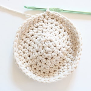 Crochet Basket Pattern, Crochet Storage Basket pattern, Crochet plant basket, Round Crochet Basket, Crochet Plant Cover, Crochet Scallop image 6