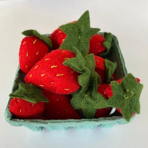 Felt Strawberries/Felt Play Food/Felt Fruit/Strawberry Basket/Pretend Food/Play Kitchen