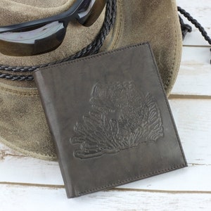 Cartera plegable grande de cuero repujado Bass Fish, billetera hipster, billetera con bloqueo RFID, regalo para padrinos de boda
