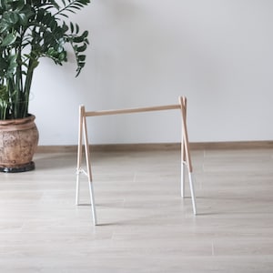 Suporte de madeira para ginástica para bebês, acessório para berçário de bebê, academia para brincar em estilo minimalista, centro de atividades de madeira, brinquedos Montessori
