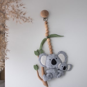 Koala stroller mobile. Felt hanging Australia stroller toy. Neutral pregnancy gift. Pram toy. Baby Shower gift.