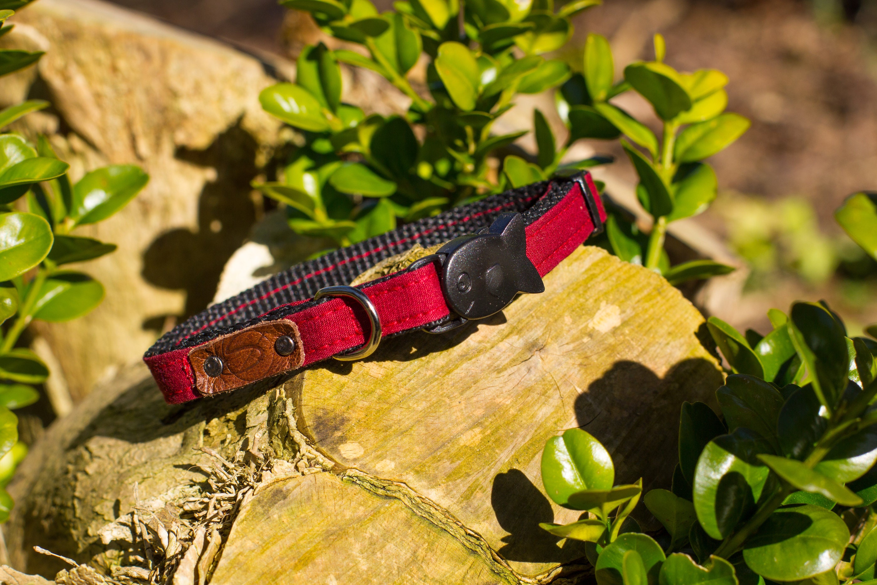 Collier Plat Collection Grenat Sauvage ~ Chat