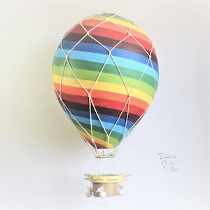 Globo aerostático personalizable. Espiral de colores mandala arcoiris de papel maché. Hecho y pintado a mano en España.