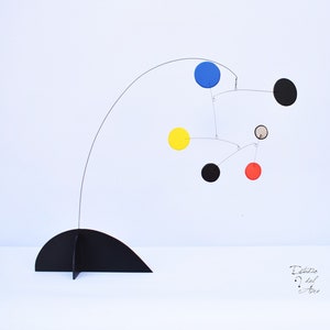 Kinetic stable. Model (Brisa). Black, blue, red and yellow. For interior.