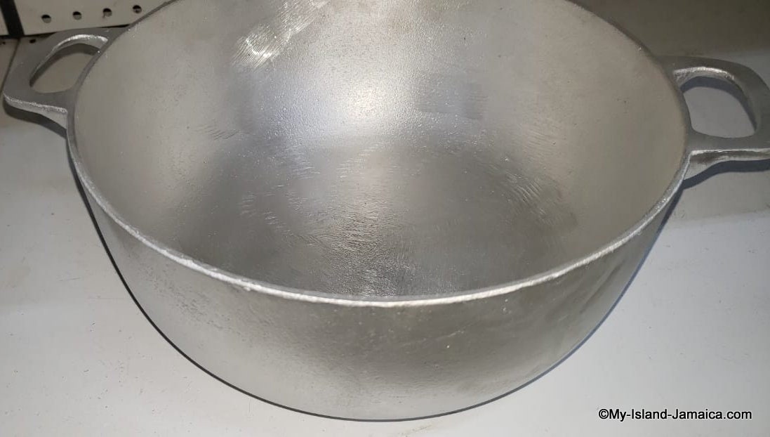 100% Jamaican 9 Dutch (Dutchie) Cooking Pot. Real Aluminum pot