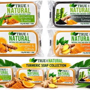 Puede incluir: Una colección de jabones faciales y corporales de la marca True and Natural en envases de plástico transparente. Las variedades incluyen Cúrcuma y Aloe, Carbón de Bambú y Cúrcuma, Cúrcuma y Cítricos, y Cúrcuma y Jengibre. 115g por barra.