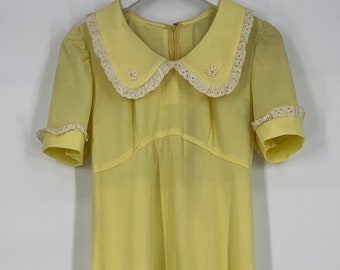 Vintage 70s Yellow Daisy Collar Dress \ Size 11 \ STAINED \ PLEASE SEE Item Description for Measurements and Details