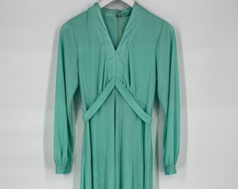 Vintage 70s Mint Green Long Sleeve Maxi Dress \ Size Measures 8-10 \ See Item Description for Measurements and Details