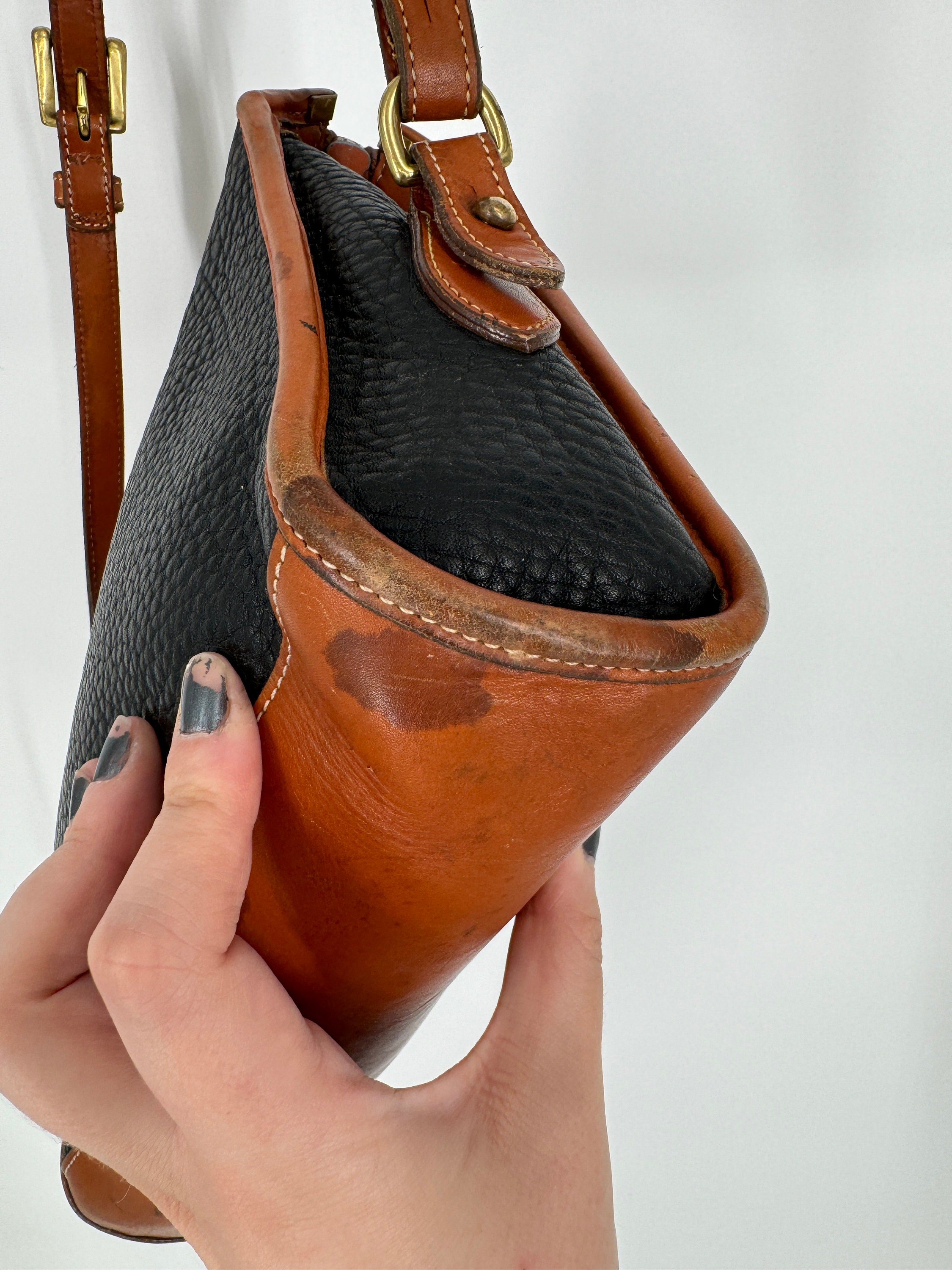 Vintage Black Dooney & Bourke Top Zip Shoulder Bag Made in Vintage Black Dooney & Bourke Top Zip Shoulder Bag Made in
