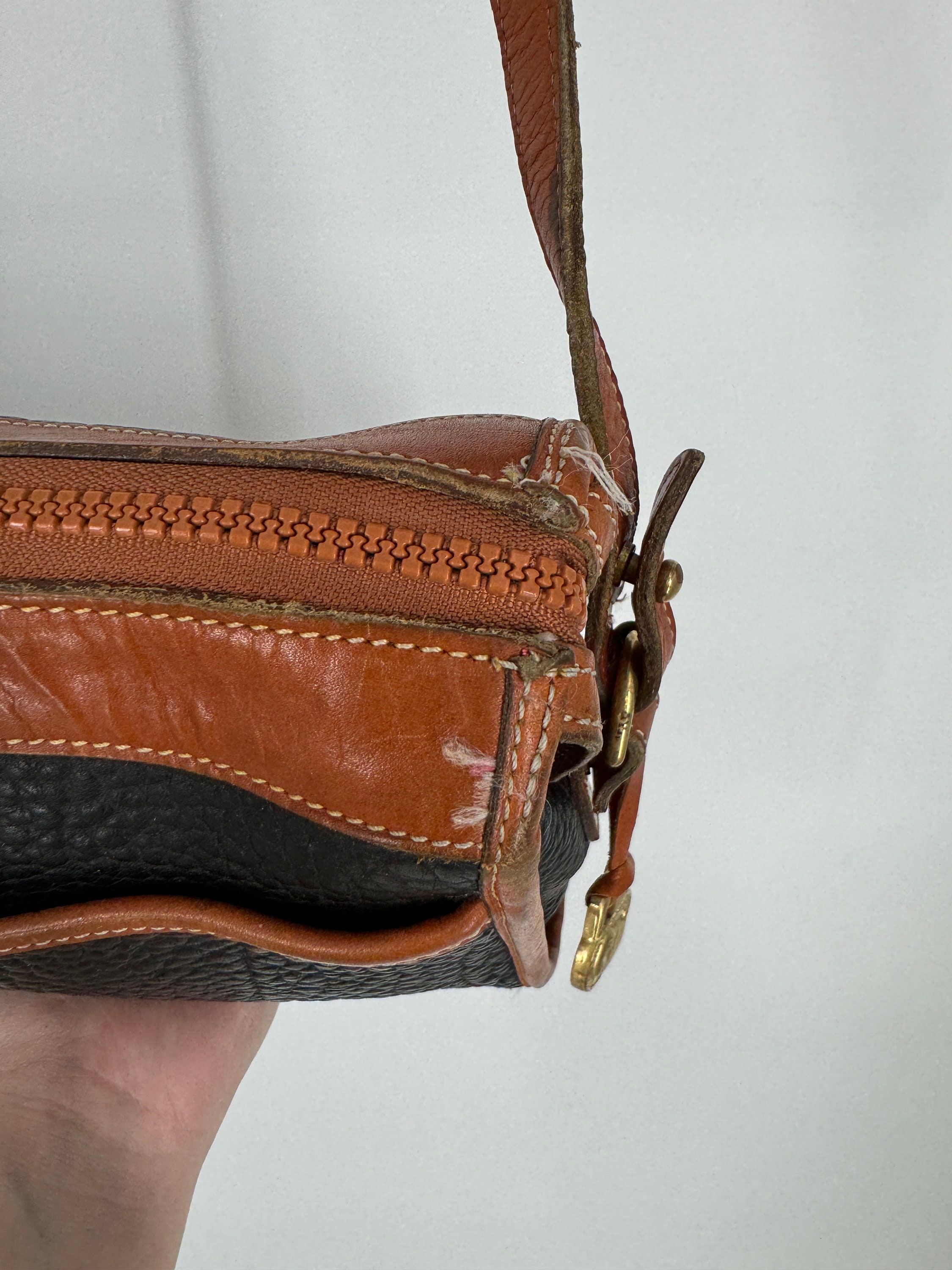 Vintage Black Dooney & Bourke Top Zip Shoulder Bag Made in Vintage Black Dooney & Bourke Top Zip Shoulder Bag Made in