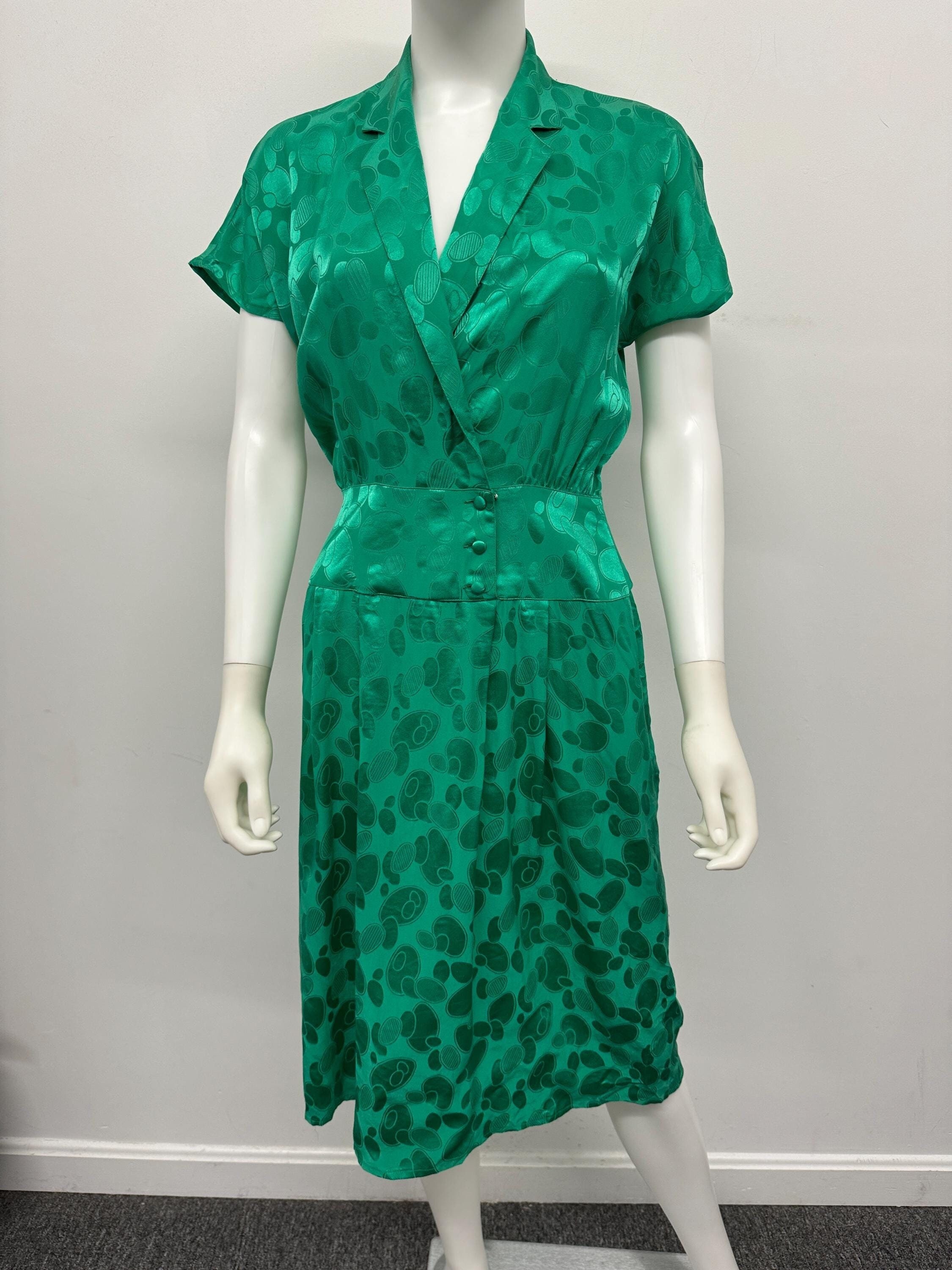 Vintage Green Silk Circle Patterned Collared Dress by AP Ltd \ Size 4 (Measures M) \ See Item Description for Measurements and Details