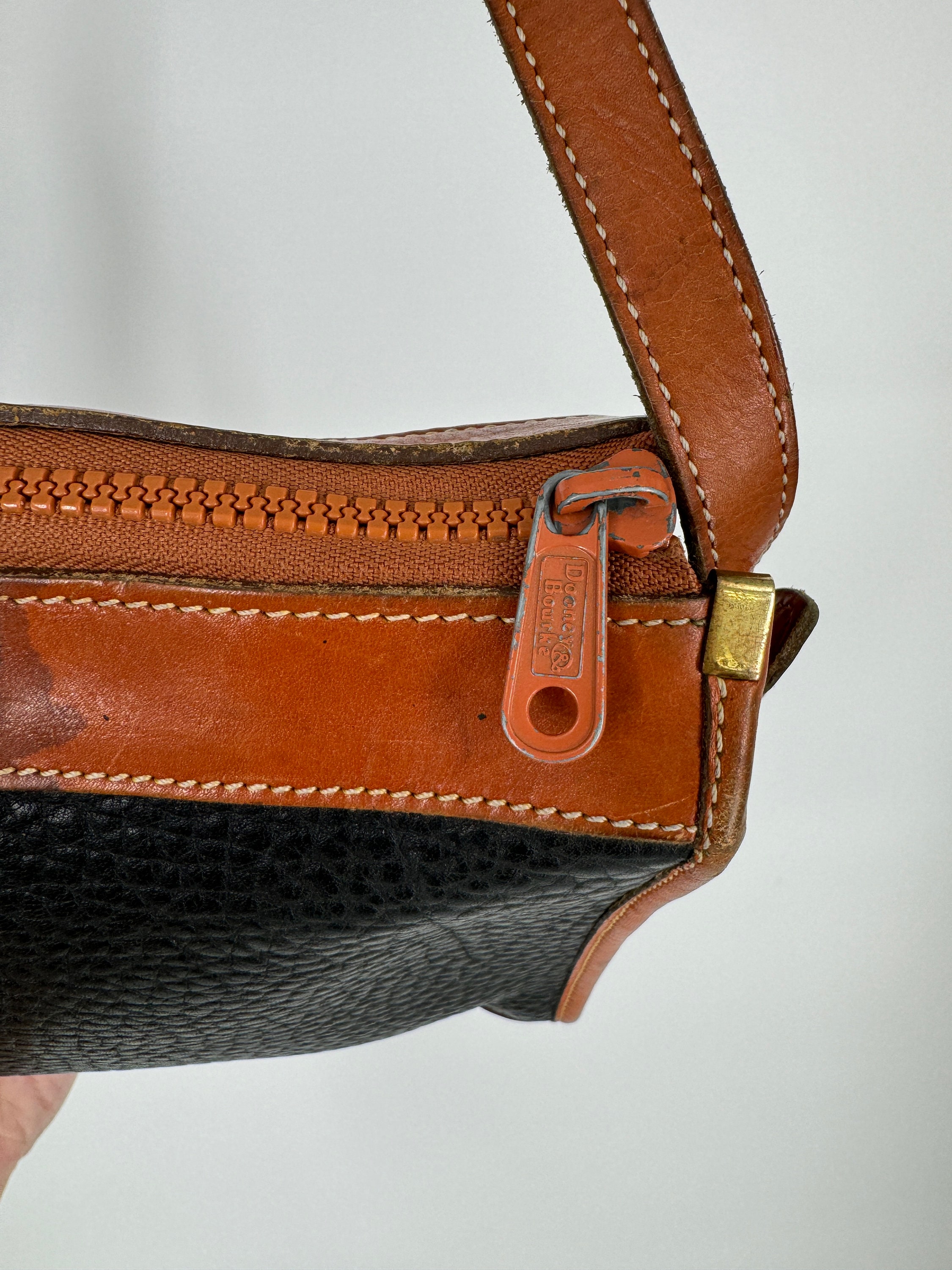 Vintage Black Dooney & Bourke Top Zip Shoulder Bag Made in Vintage Black Dooney & Bourke Top Zip Shoulder Bag Made in