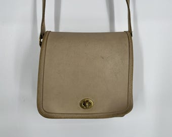 Vintage 1999 Coach Bone Companion Flap Leather Shoulder Bag #9076 \ Made In Mexico \ PLEASE See Item Description, Photos, And Video