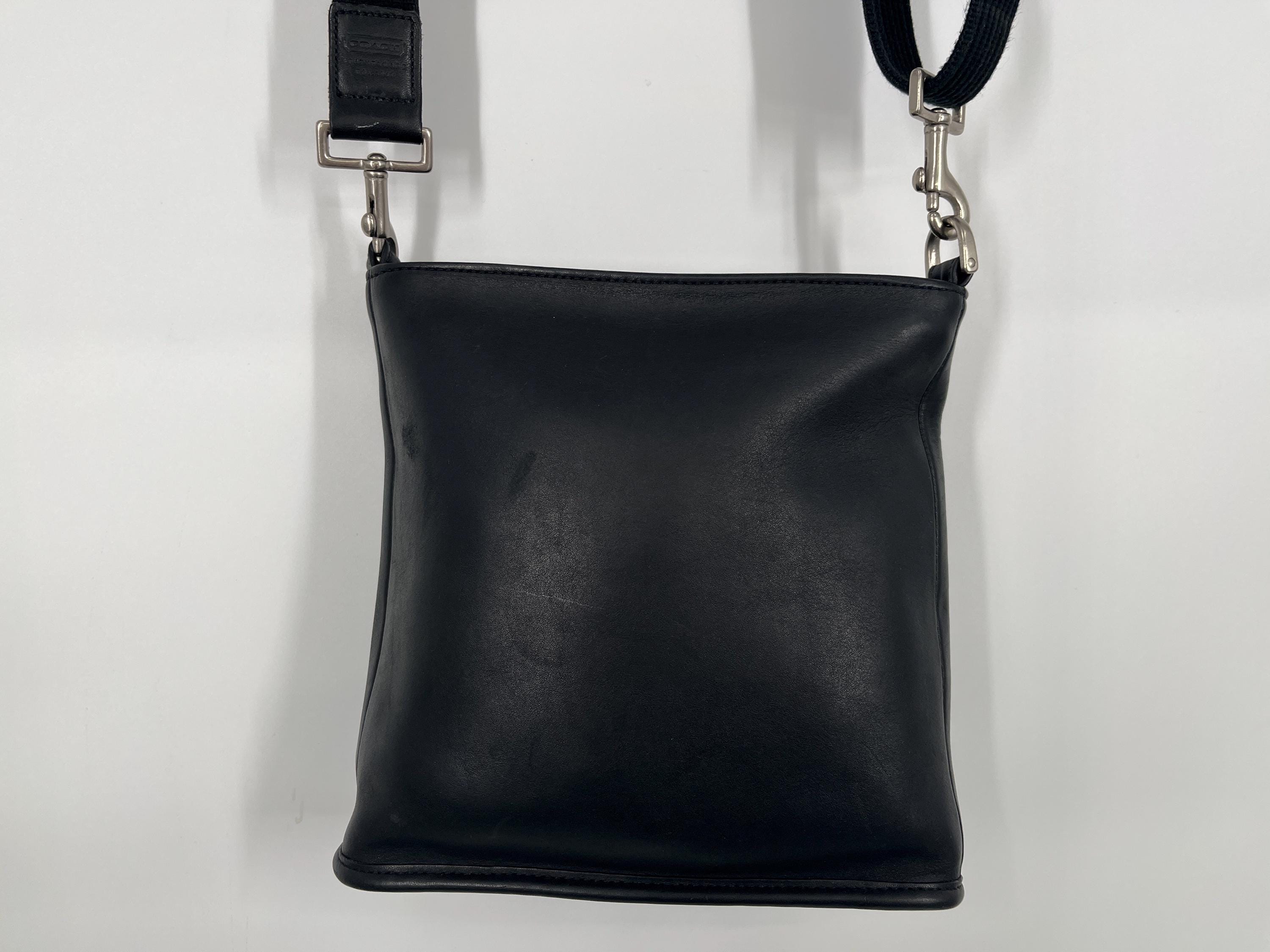 Vintage 90s Coach Black Metro Crossbody Swingpack Leather Shoulder