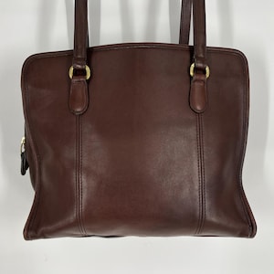 Bolso bandolera Coach marrón vintage de los años 90 con compartimentos, n.º 9872. Fabricado en Costa Rica. Ver descripción para conocer las medidas y el estado.