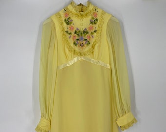 Vintage 70's Yellow Chiffon Dress With Embroidered Bodice \ Measures As A Size S \ Made In USA \ PLEASE See Item Description And Photos