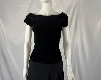 Vintage 60s Black Velvet Short Sleeve Top By Rosecrest / Size Measures Small / View Description For Measurements And Condition Details