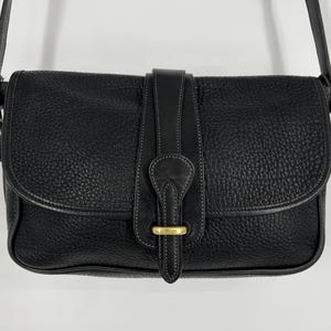 Bolso de hombro ecuestre Dooney & Bourke vintage, estilo años 90, color negro, AWL. Fabricado en EE. UU. Ver descripción para conocer las medidas y el estado.