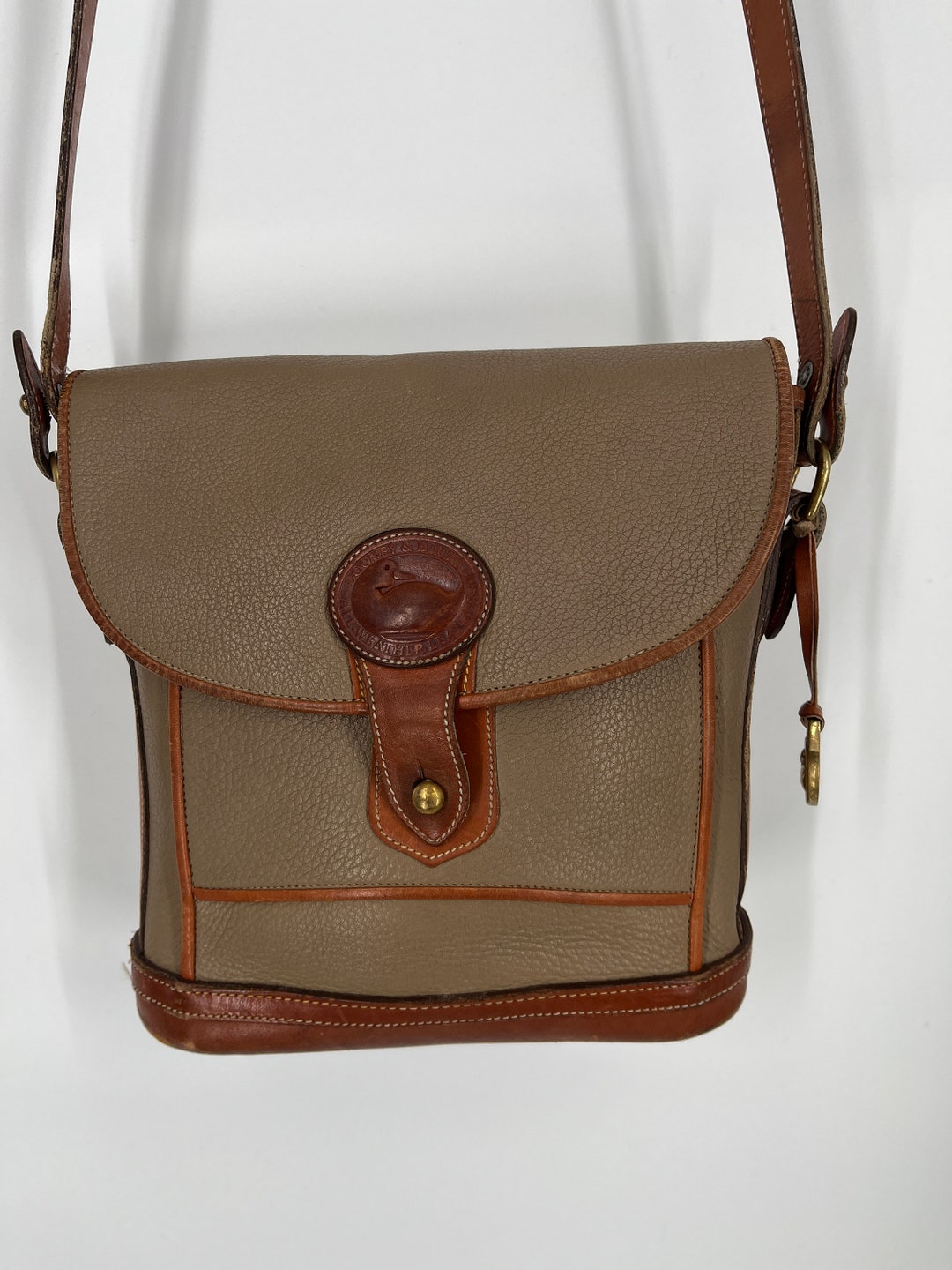 Vintage Dooney & Bourke Taupe Crescent Shoulder Bag \ Made in USA \ Please See Item Description for Measurements and Details