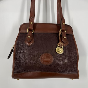 Bolso de hombro vintage Dooney & Bourke marrón con diseño de alfombra de los años 90 P147 BN \ Fabricado en EE. UU. \ POR FAVOR, consulte la descripción del artículo, las fotos y el video