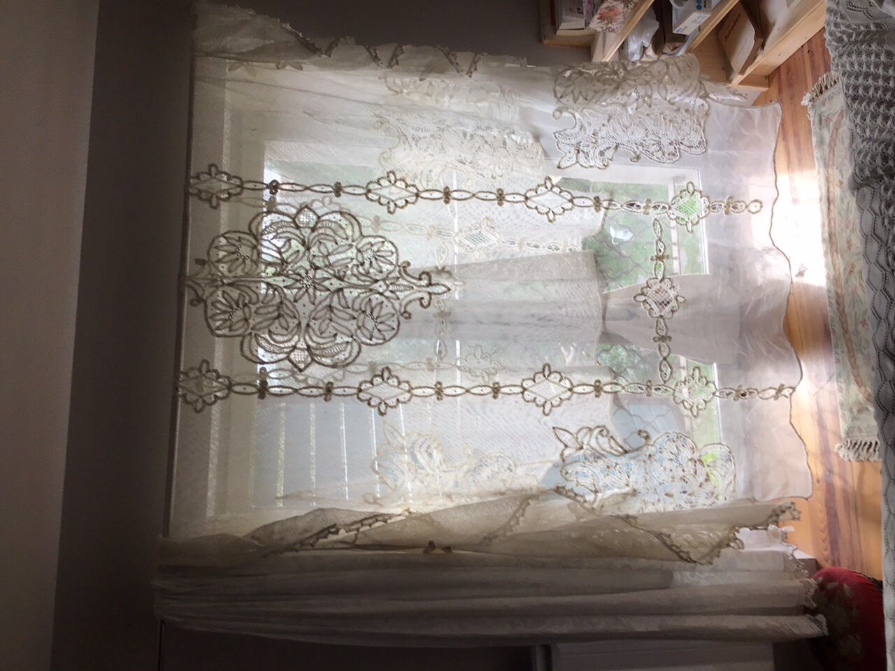 Dessus-De-Lit en Tulle Brodé