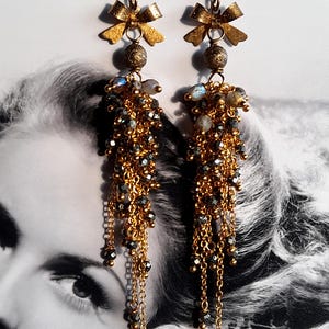Weelderige waterval gouden pyrietclusteroorbellen. Goudgevulde schouderdoeken met lange druppeltjes. Elegante strikoorbellen. Handgemaakt, boho.