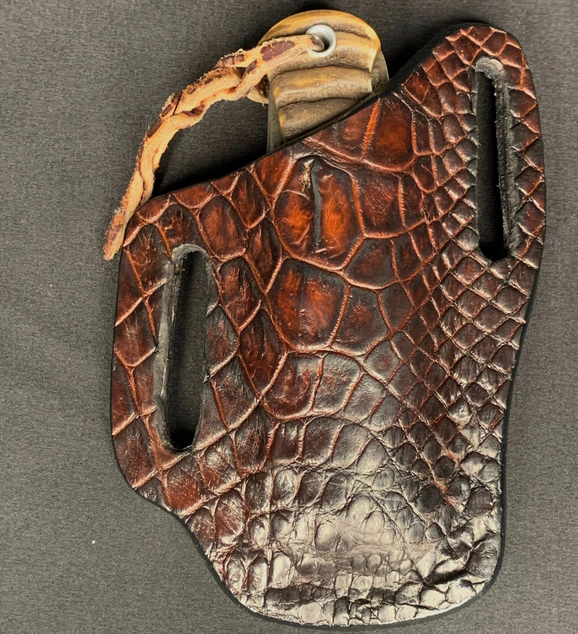 The CEO Authentic Handmade Alligator Hide and Vegtan Leather Knife