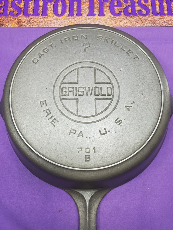 Griswold #7 Cast Iron Skillet with Large Block Logo and Smooth