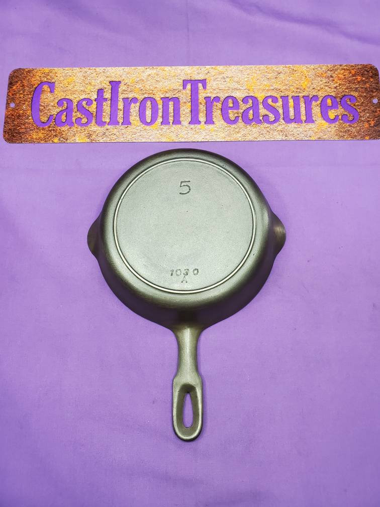 HTF Griswold No. 8 Cast Iron Skillet with Small Block Logo (2528) and –  Cast & Clara Bell