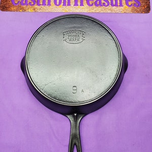 Favorite Piqua Ware #9 Cast Iron Skillet With Heat Ring Sits Flat Clean Smooth Smiley Logo Ready To Use Or Display