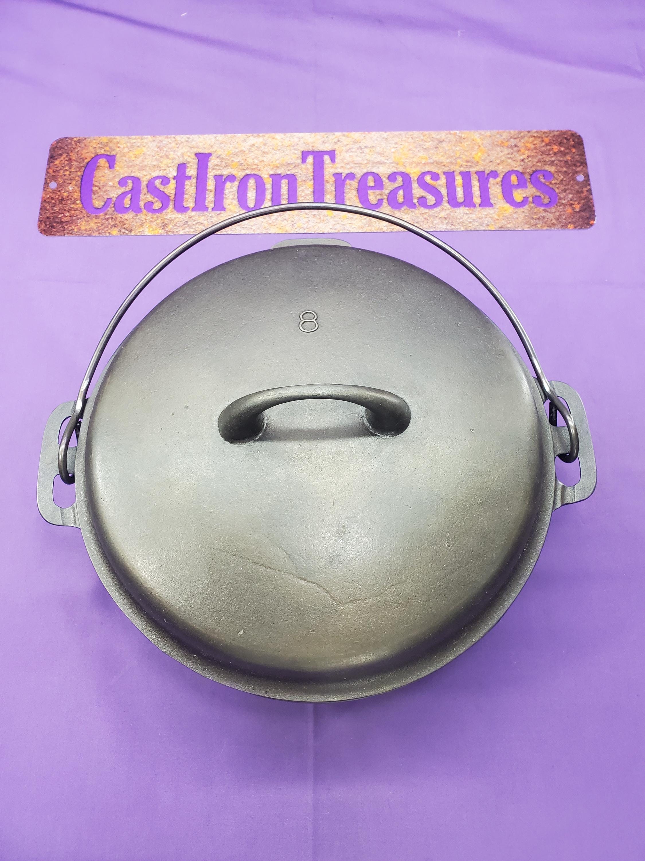 Griswold #8 Cast Iron Dutch Oven With Heat Ring & Self