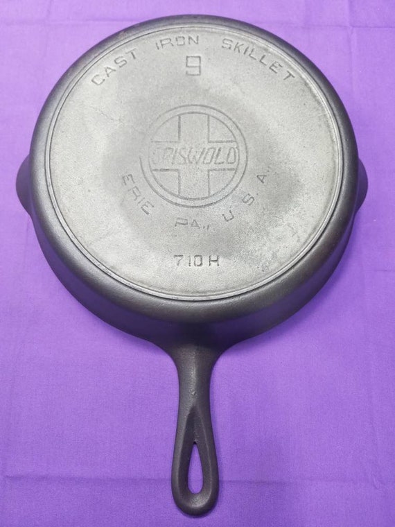 Griswold 9 Cast Iron Skillet With Heat Ring Slant ERIE PA USA Logo