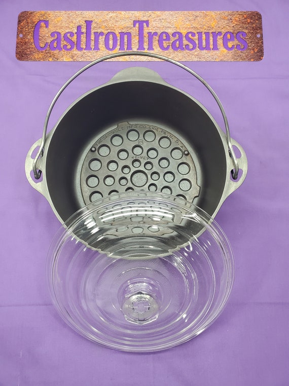 Beautiful 8 Griswold Cast Iron Tite top Dutch Oven With Fully