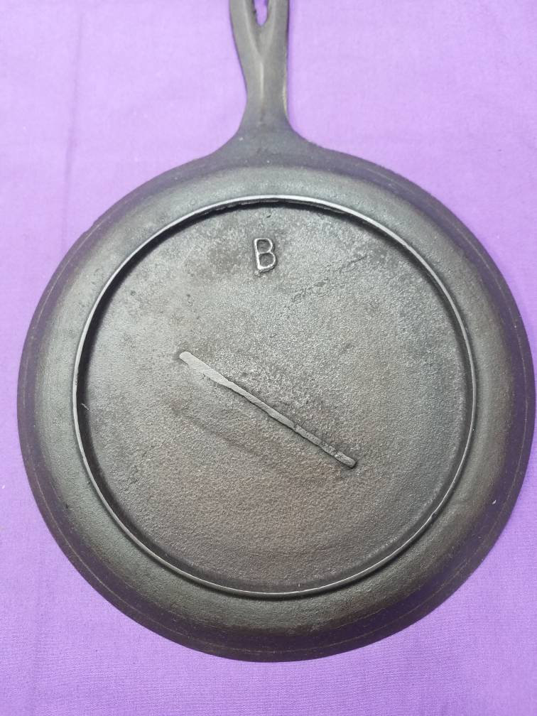 Home & Living Pots & Pans Fancy Handle 7 Cast Iron Handled Gate Mark
