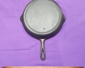Vintage 8 quot Z quot Hammered Cast Iron Skillet with Heat Ring Glass Smooth Sits Flat Ready To Use Or Display Beautiful