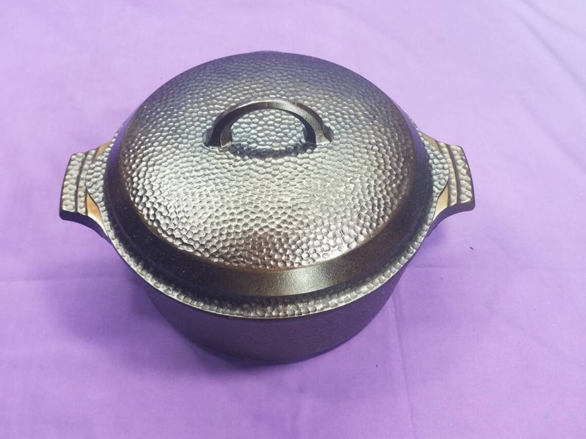 Nice 8 Griswold Hammered Cast Iron Dutch Oven w/ Self Basting Etsy