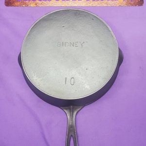 Sidney Hollow Ware #10 Cast Iron Skillet with Heat Ring Center Block Logo Smooth Clean 1800s Pre Wagner Ready To Use Or Display