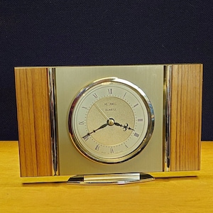 Metamec 1960s Quartz Clock. Roman Numerals. 20.5cm wide - Fully Working - Excellent Condition - Battery Operated