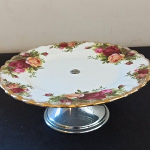 Pedestal para tarta Royal Albert de Old Country Roses. En buen estado.