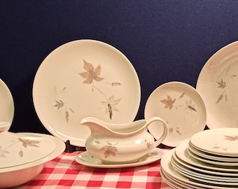 Royal Doulton Speise-Set. Purzelnde Blätter. Durchscheinendes Porzellan. Exzellenter Zustand.