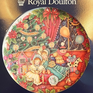 Christmas Royal Doulton, Home for Christmas Wall Plate - 8.5 inches - 1990s